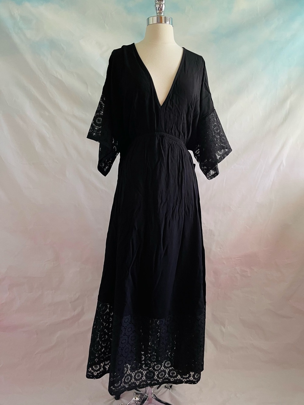 Torrid festi Black Lace-Trim V-Neck Maxi Dress